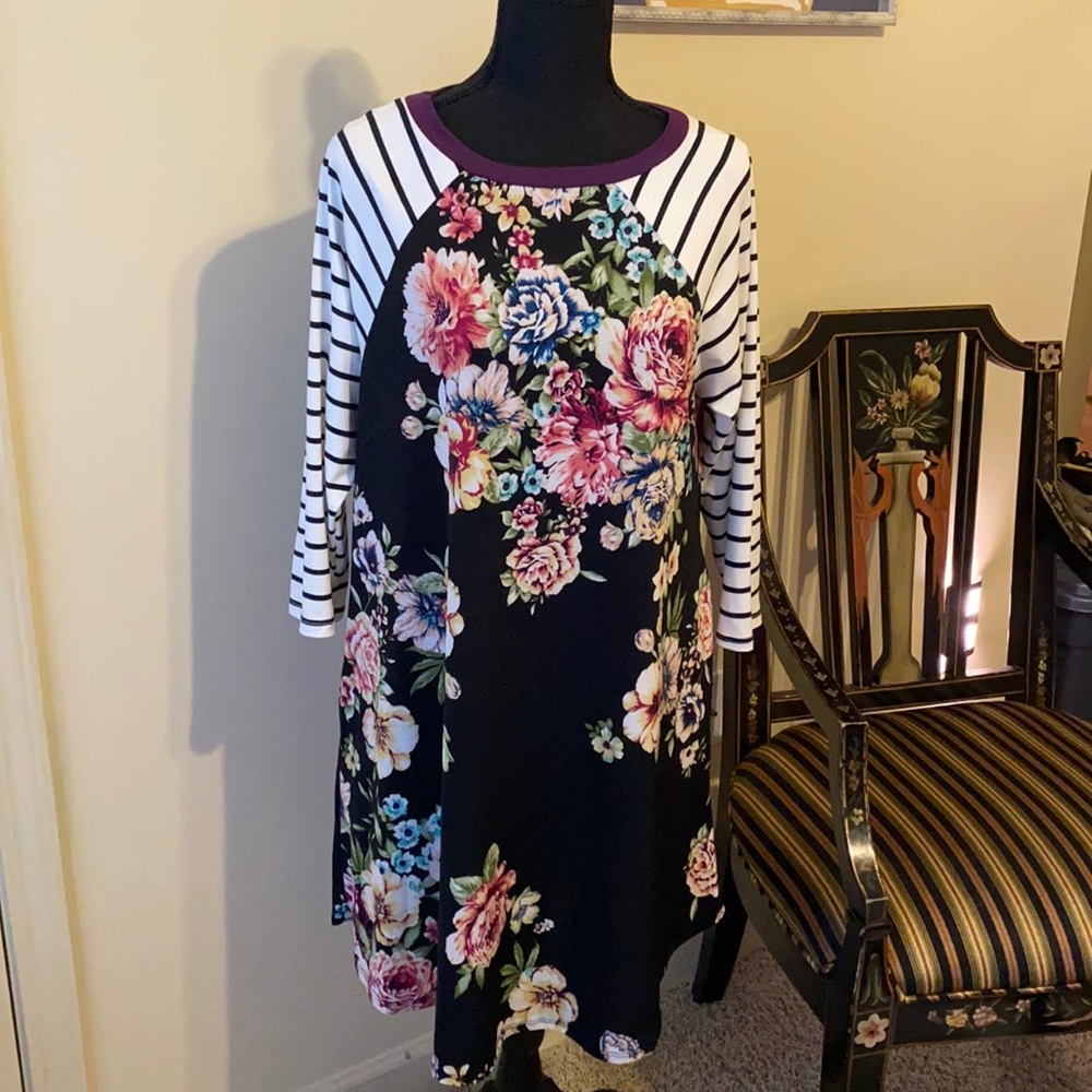 Floral dress/stripe sleeves with pockets